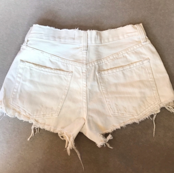 We the Free off-white distressed shorts size 25 - Picture 7 of 10